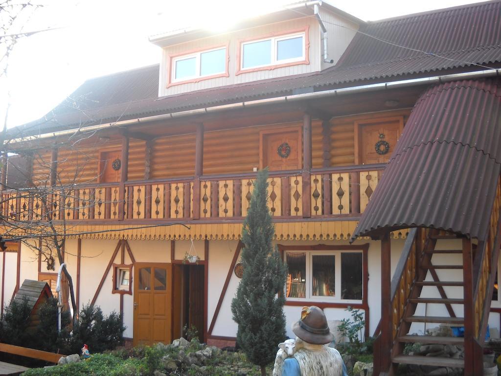 Smerekova Hata Yasinia Bagian luar foto