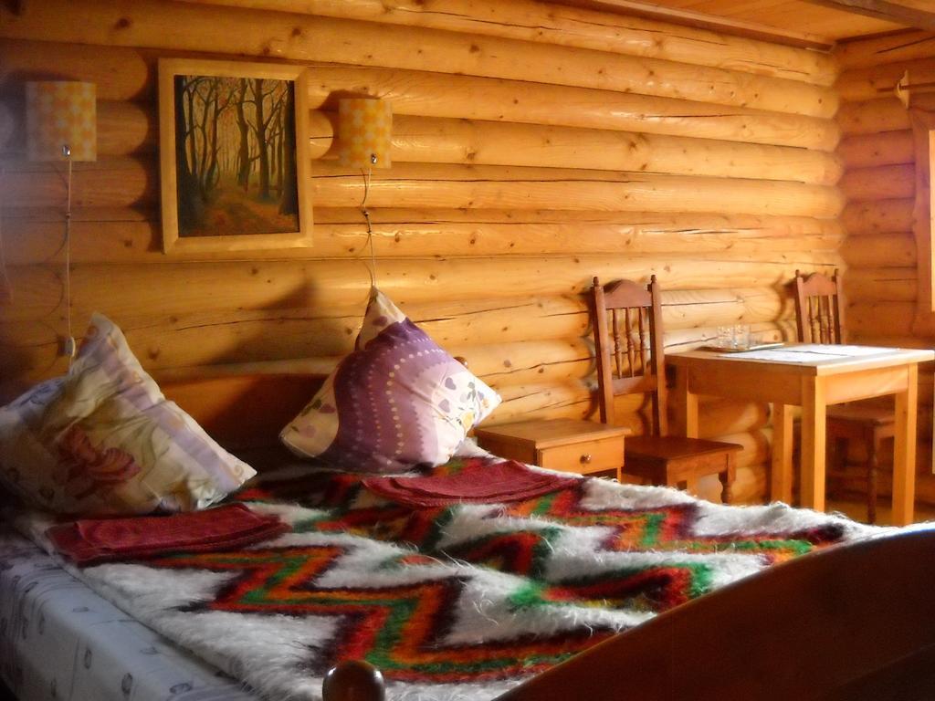 Smerekova Hata Yasinia Bagian luar foto