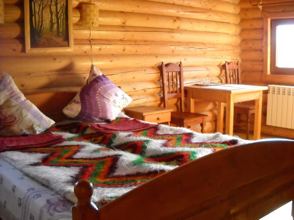 Smerekova Hata Yasinia Bagian luar foto