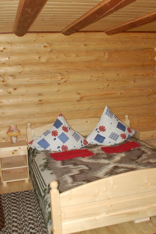 Smerekova Hata Yasinia Bagian luar foto